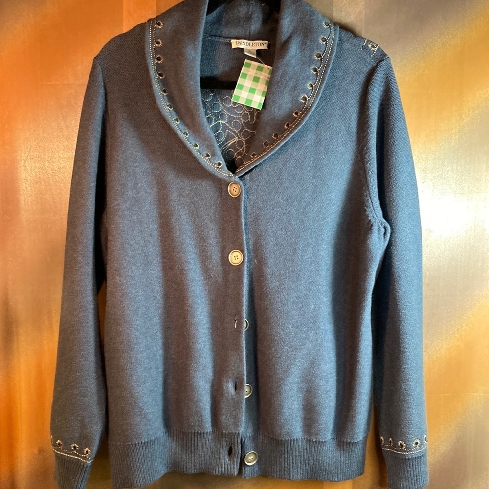 90’s rolled collar Pendleton cardigan. Denim blue color with embroidery XL